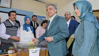 الرئيس السابق غل من الضروري الانصات لما سيقوله الشعب فيما يخص الاستفتاء ترك برس