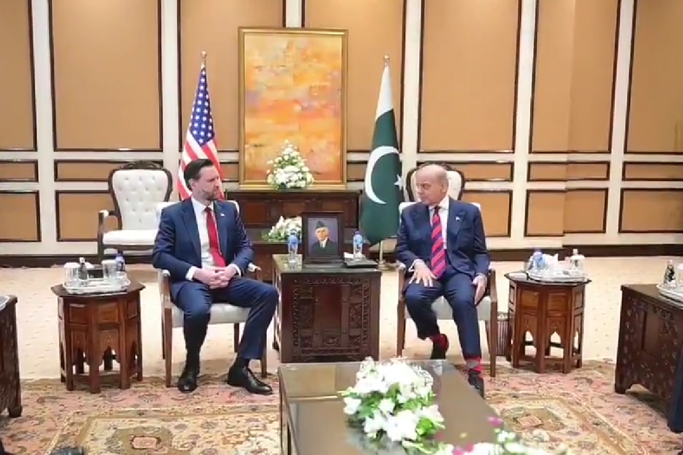 من إسلام آباد إلى 