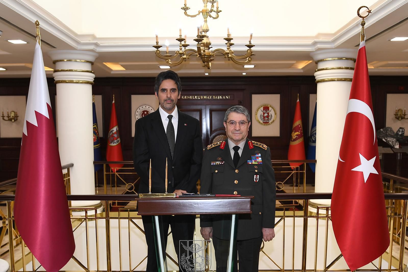 سفير قطر في أنقرة يزور قادة الجيش التركي عقب حادثة المروحية