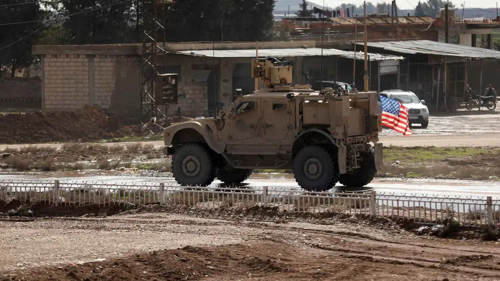 من الاحتواء إلى التنسيق.. التحول الأمريكي في إدارة الملف السوري