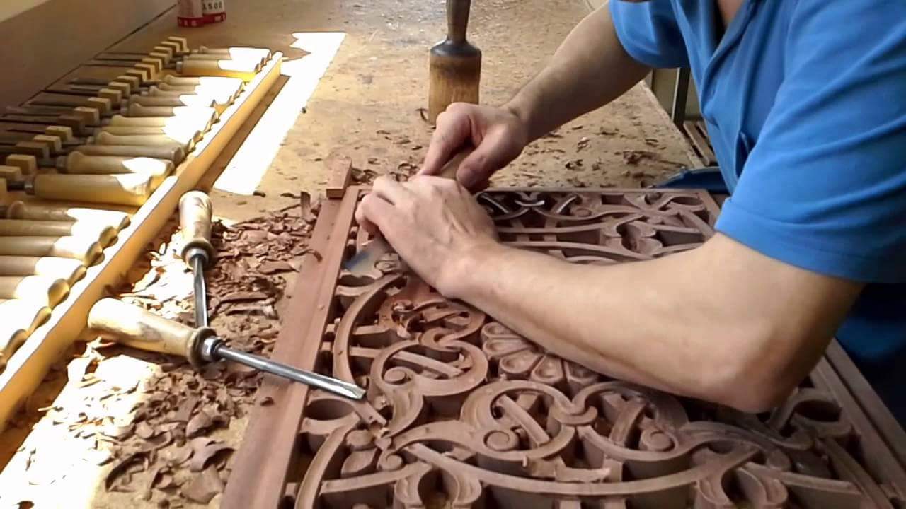 يعتبر الباتيك إحدى فنون الحفر على الخشب
